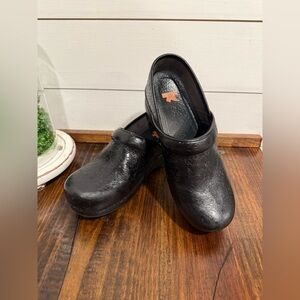 Dansko Black Floral Tooled Clogs 🖤